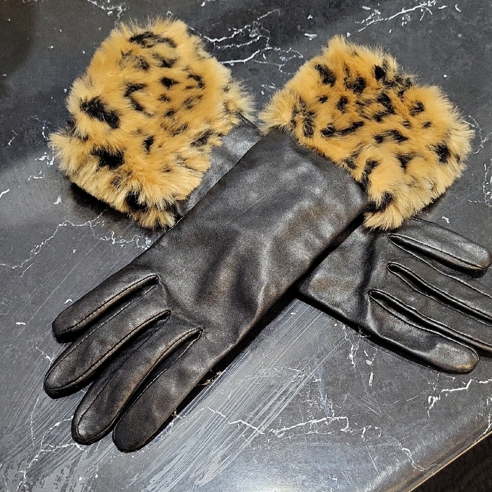 Elegant Black Leather Gloves with Faux Fur Trim